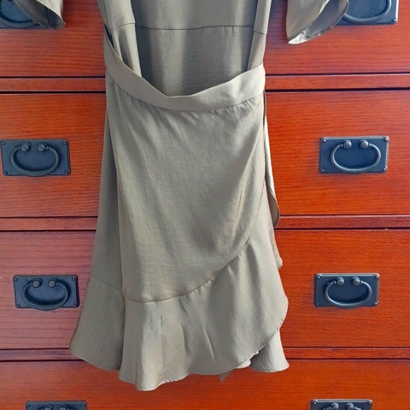 Express wrap Dress Olive Green - Picture 3 of 6